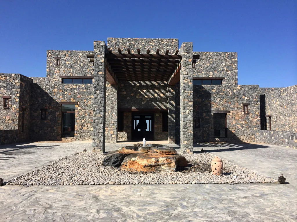 alila-jabal-akhdar-porte-cochere